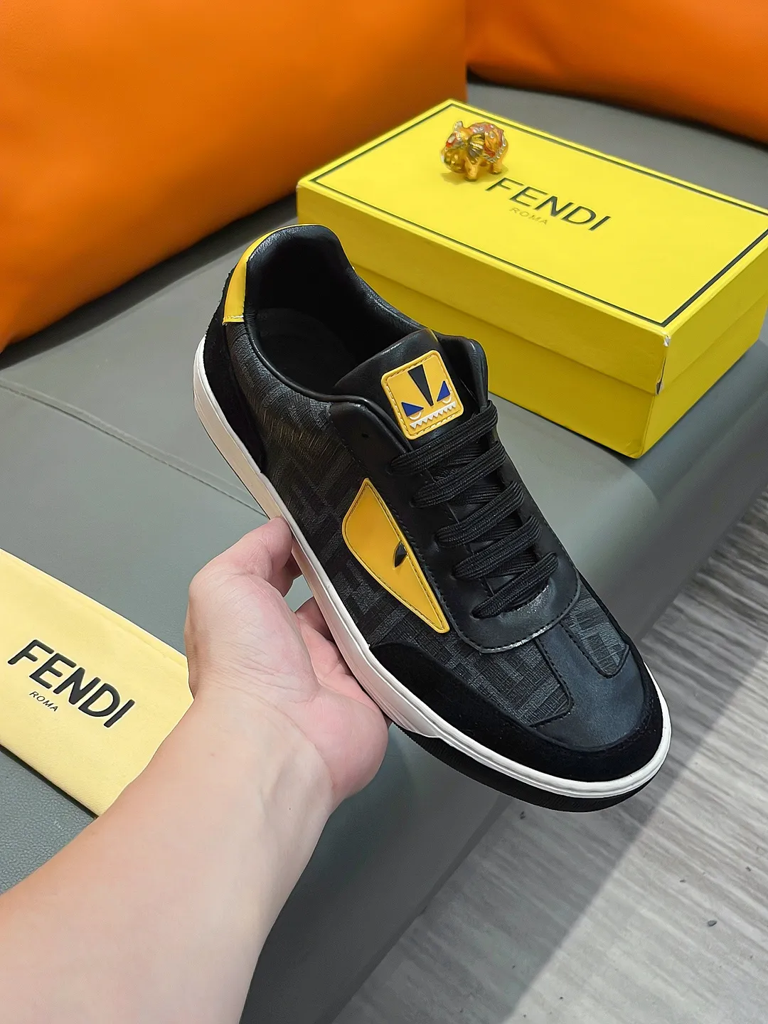 Men's shoes FENDI "Fendi" P400 Regular size: 38-44 (casual shoes) Product materials: Selected cowhide upper, soft sheepskin lining; original outsole.